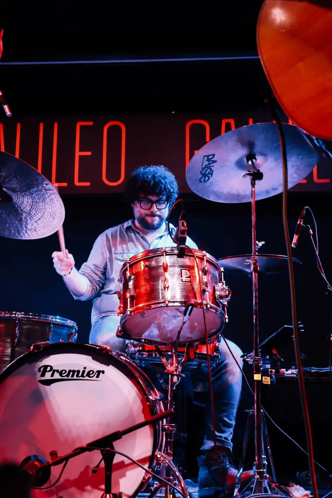 Adri Cheriff profesor batería en ROCKin'Mad