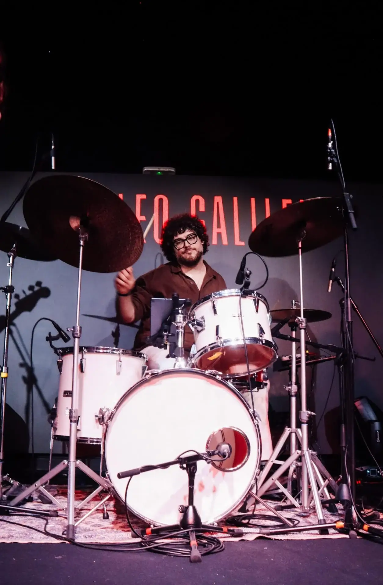 Adri Cheriff profesor batería en ROCKin'Mad