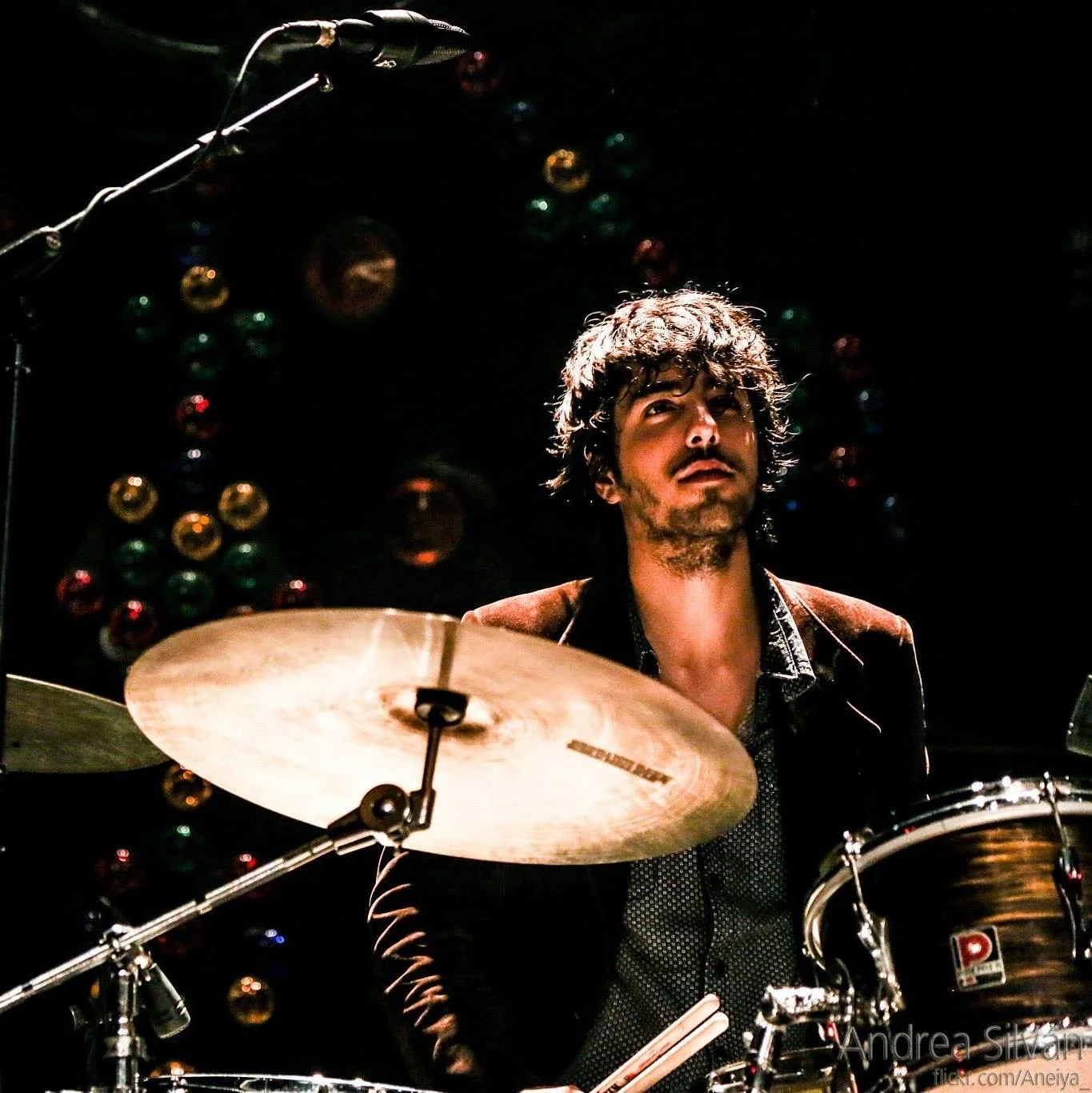 Lete G Moreno tocando la batería