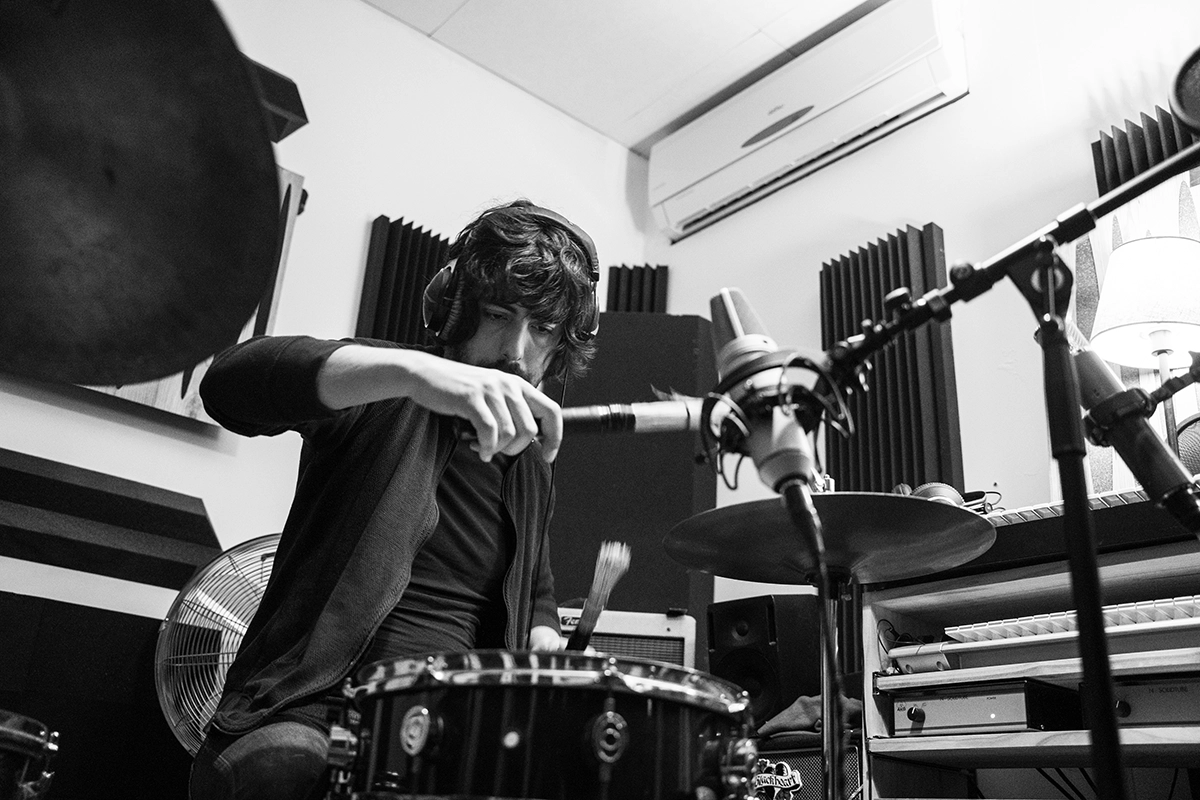 Lete G Moreno tocando la batería